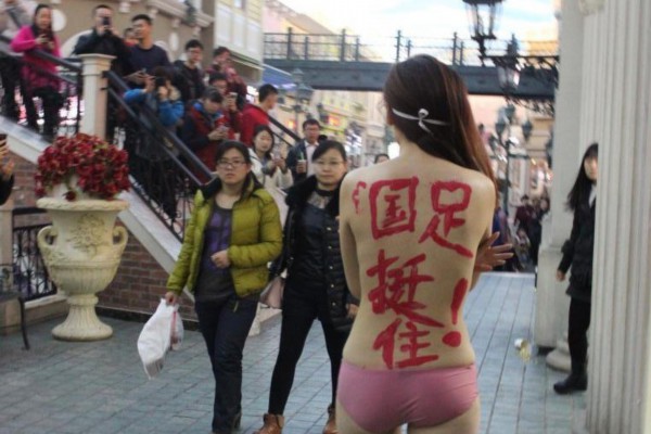 武汉桑拿红场裸选争议，养生还是炒作？